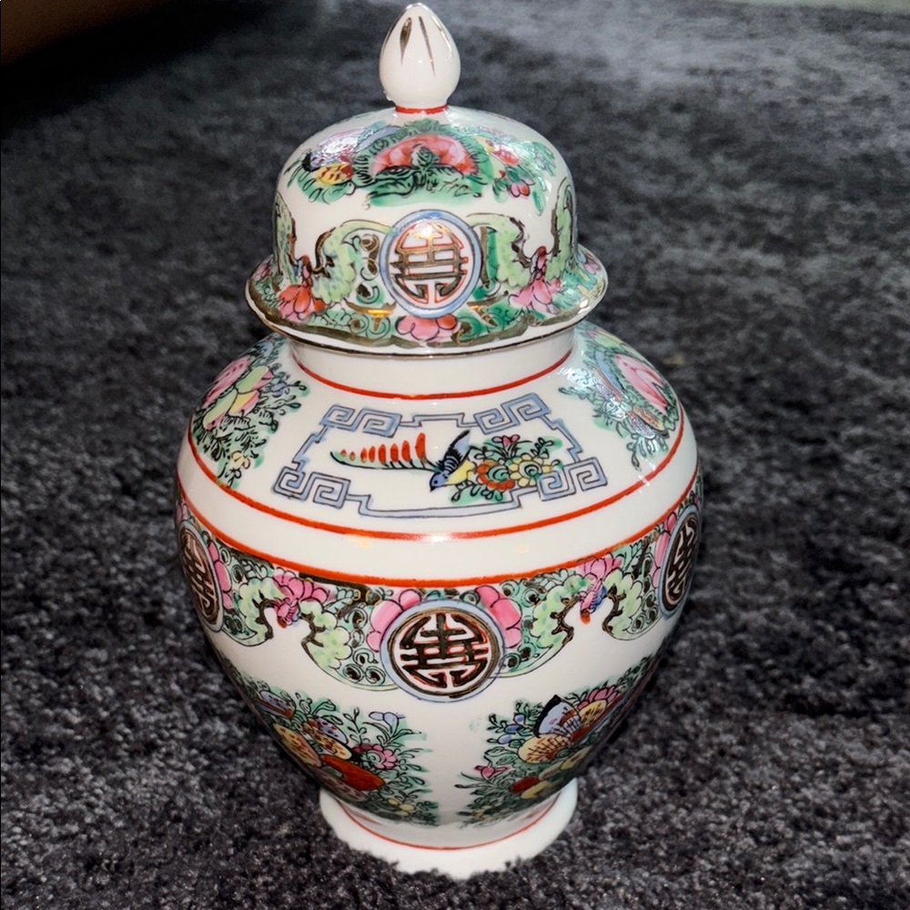 Ceramic Famille Rose ginger jar.